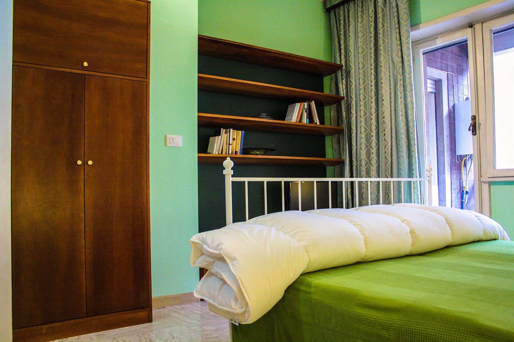 4 Season Bed & Breakfast Roma